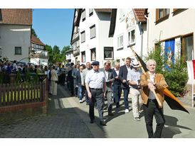 Fronleichnamsprozession durch die Straßen von Naumburg (© Karl-Franz Thiede)